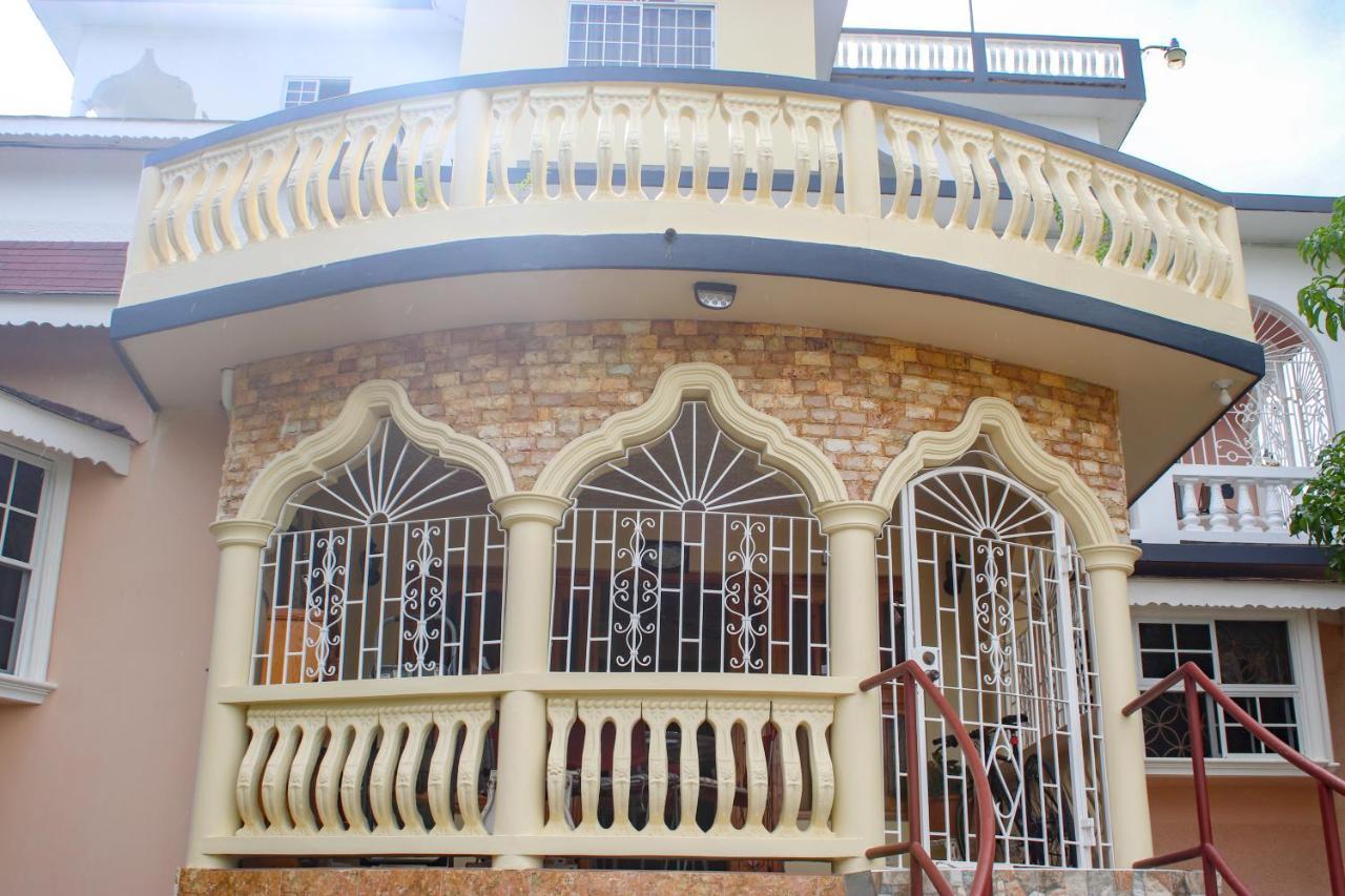 Van Villa Guesthouse Negril Ngoại thất bức ảnh