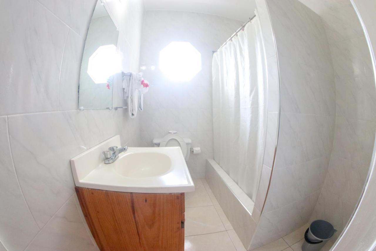 Van Villa Guesthouse Negril Ngoại thất bức ảnh